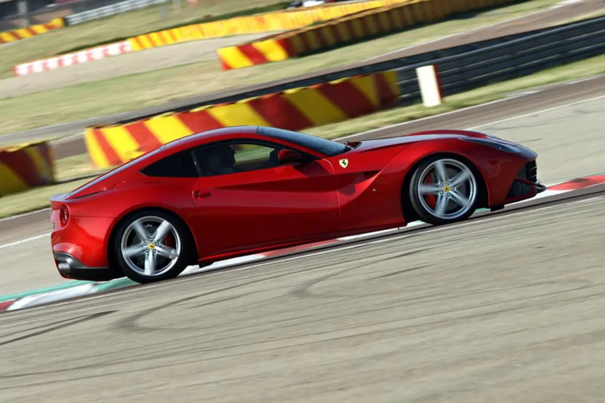 Ferrari F12 Coupé F12berlinetta (32)