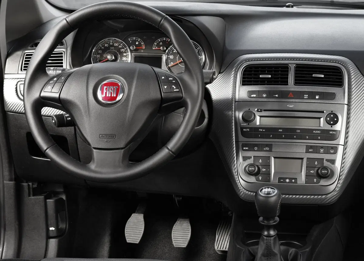 Fiat Grande Punto 1.3 MJT 90 CV 3 porte Dynamic (9)