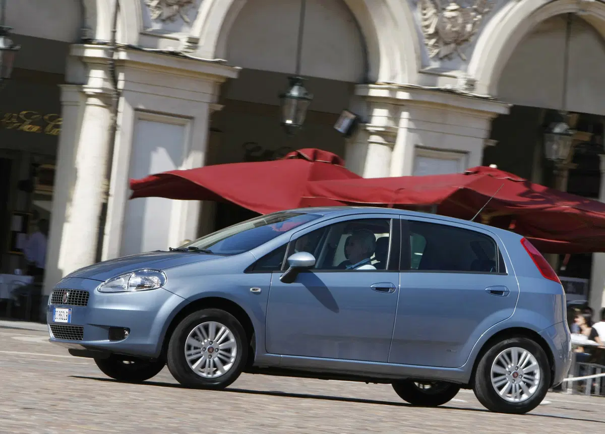 Fiat Grande Punto 1.3 MJT 90 CV 3 porte Dynamic (16)