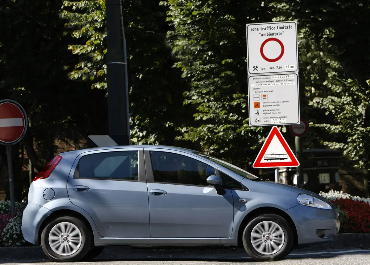 Fiat Grande Punto 1.3 MJT 90 CV 3 porte Dynamic (17)