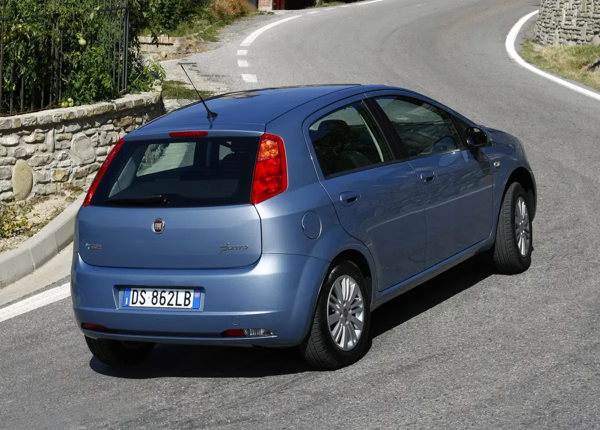 Fiat Grande Punto 1.3 MJT 90 CV 3 porte Dynamic (18)