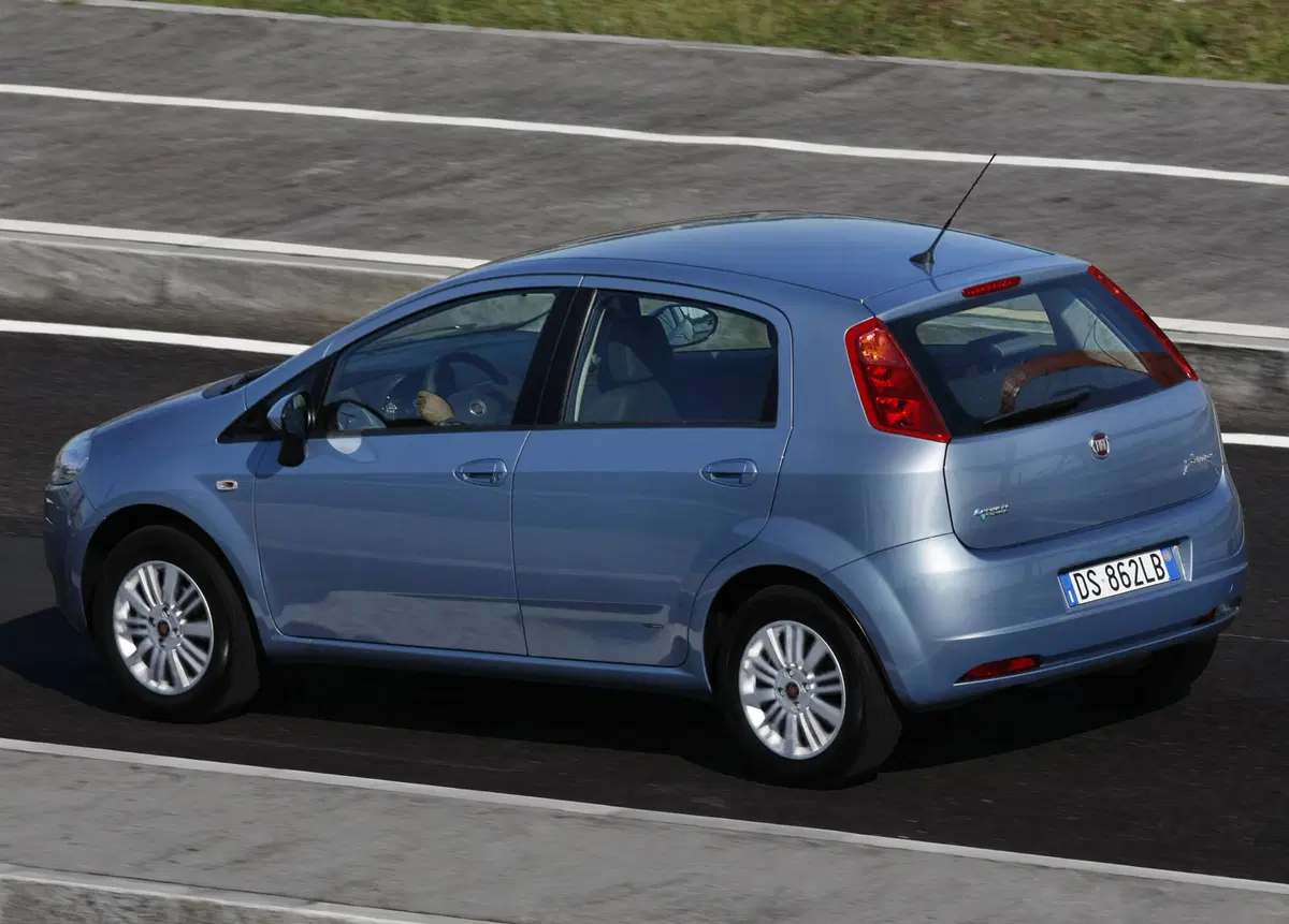 Fiat Grande Punto 1.3 MJT 90 CV 3 porte Dynamic (19)