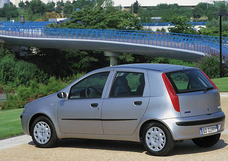 Fiat Punto (1999-03) (8)