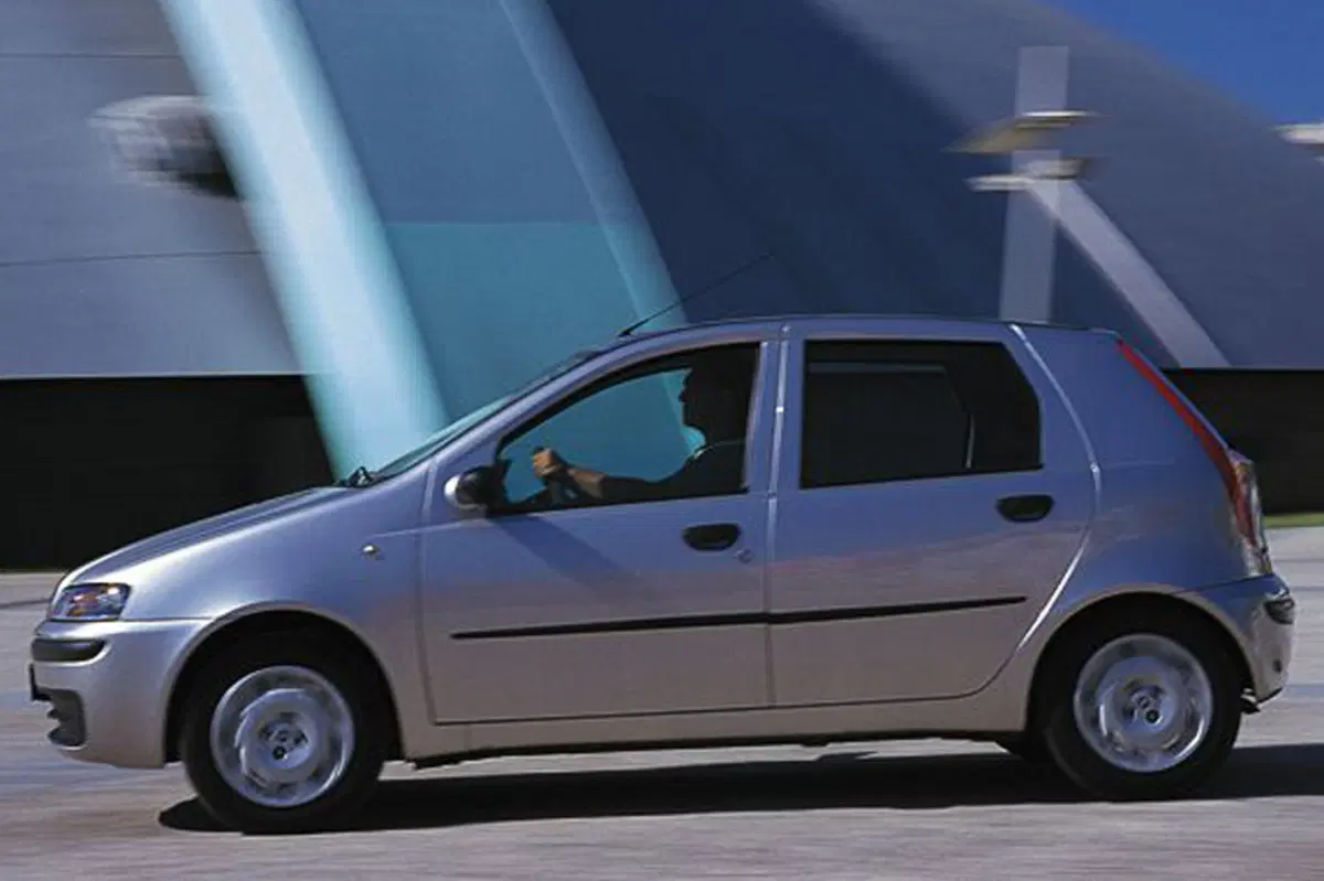Fiat Punto 1.2i cat 3 porte (11)