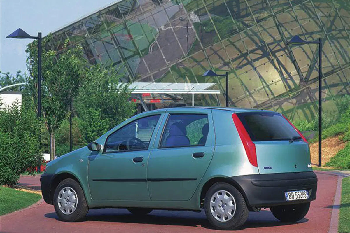 Fiat Punto 1.2i cat 3 porte (14)