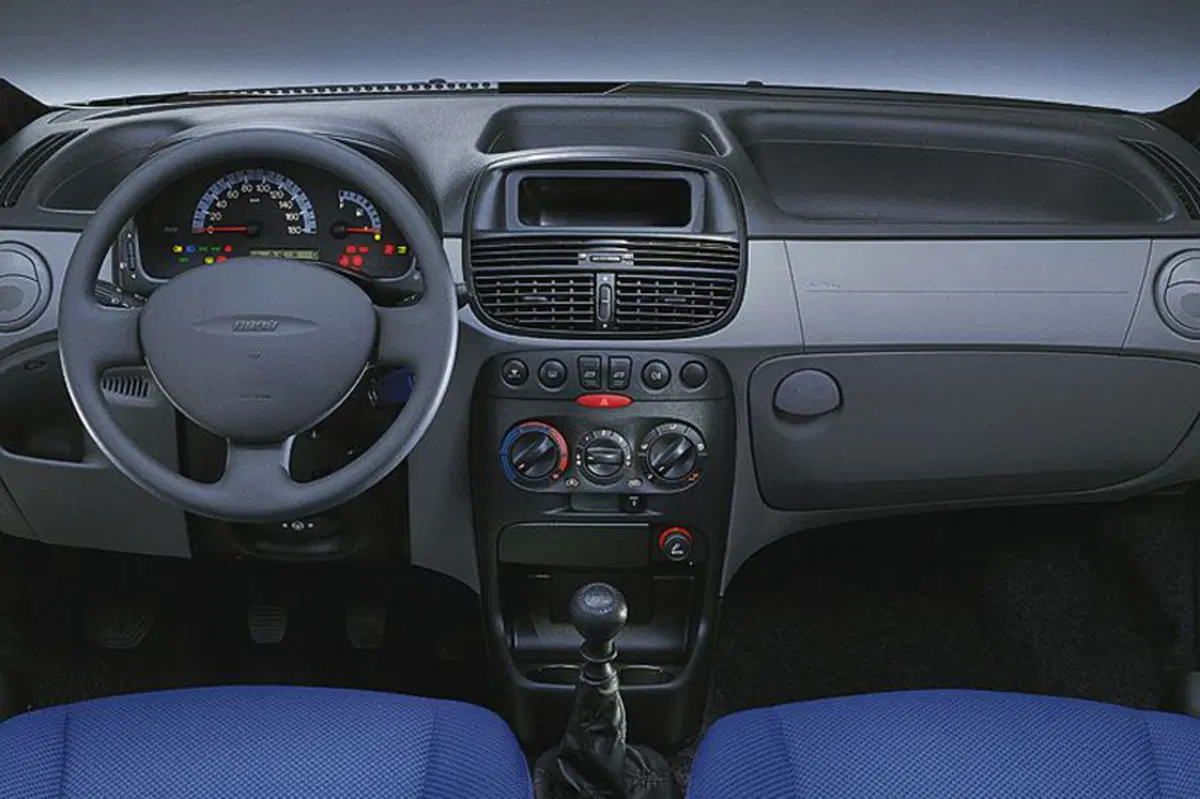 Fiat Punto 1.2i cat 3 porte (15)