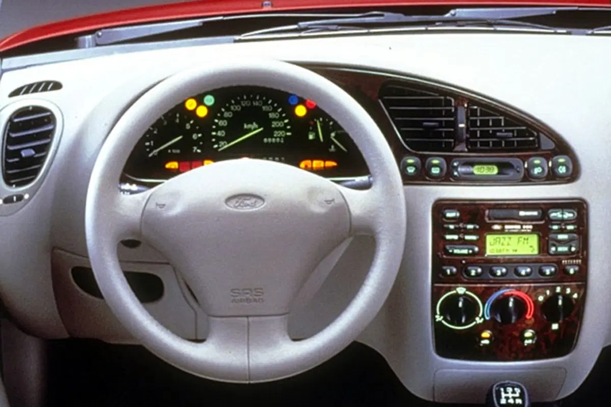 Ford Fiesta (1995-02) (12)