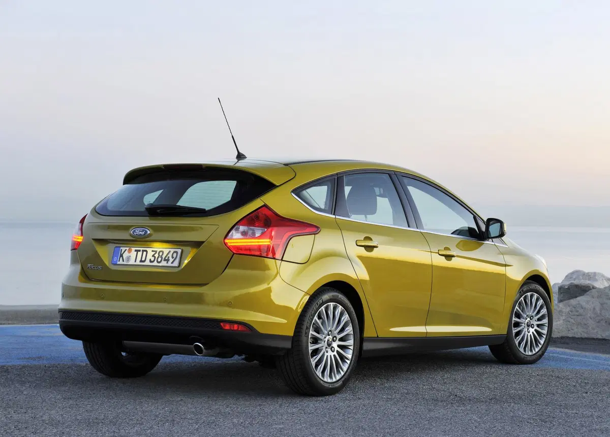 Ford Focus 1.6 120 CV GPL (4)