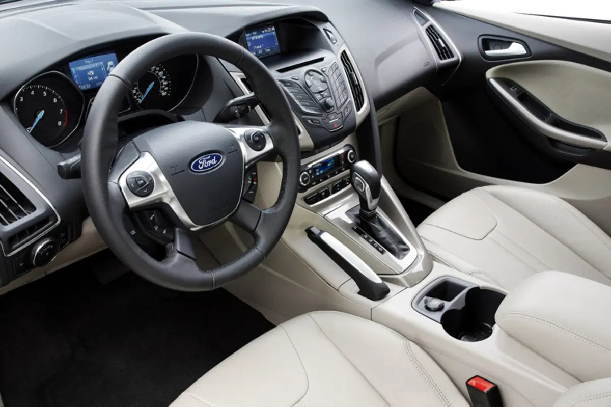 Ford Focus 1.6 120 CV GPL (9)