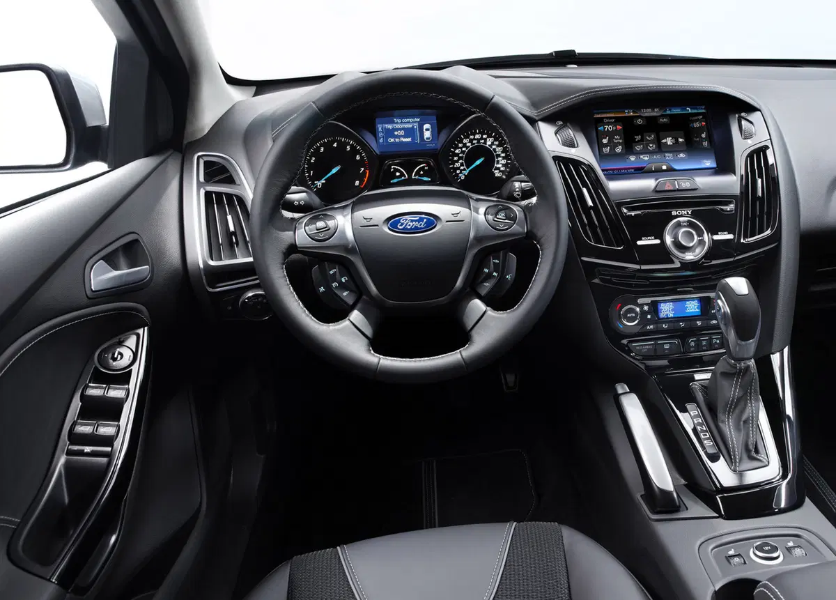 Ford Focus 1.6 120 CV GPL (10)
