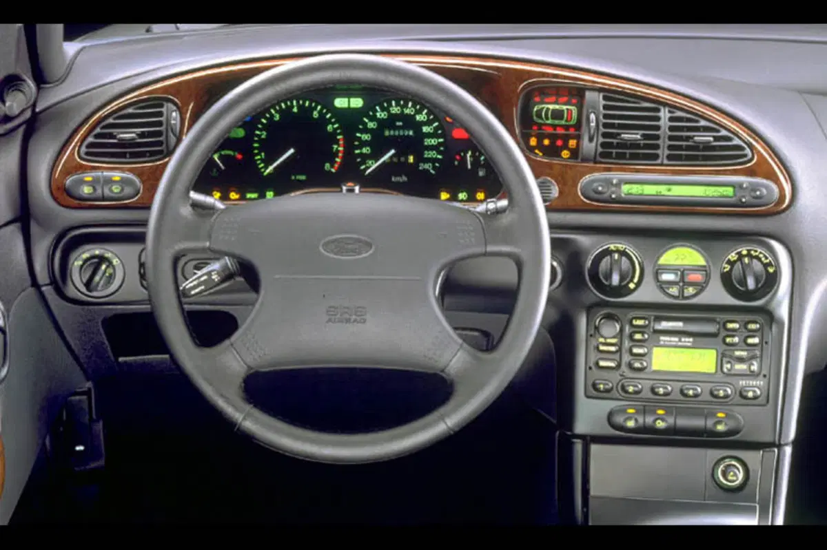 Ford Mondeo Station Wagon (1996-00) (4)