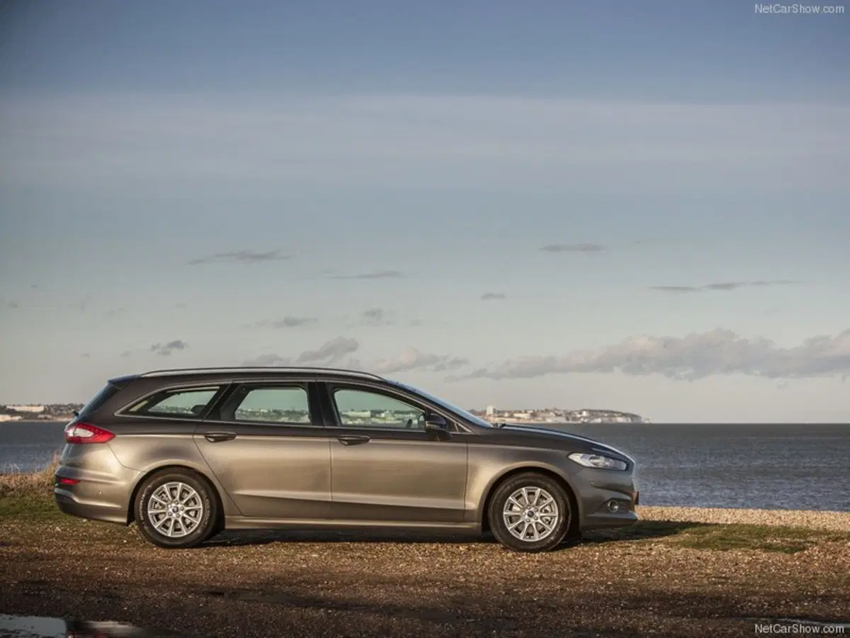 Ford Mondeo Station Wagon Full Hybrid 2.0 187 CV eCVT SW ST-Line Business (10)