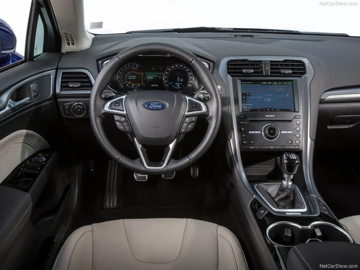 Ford Mondeo Station Wagon Full Hybrid 2.0 187 CV eCVT SW ST-Line Business (11)