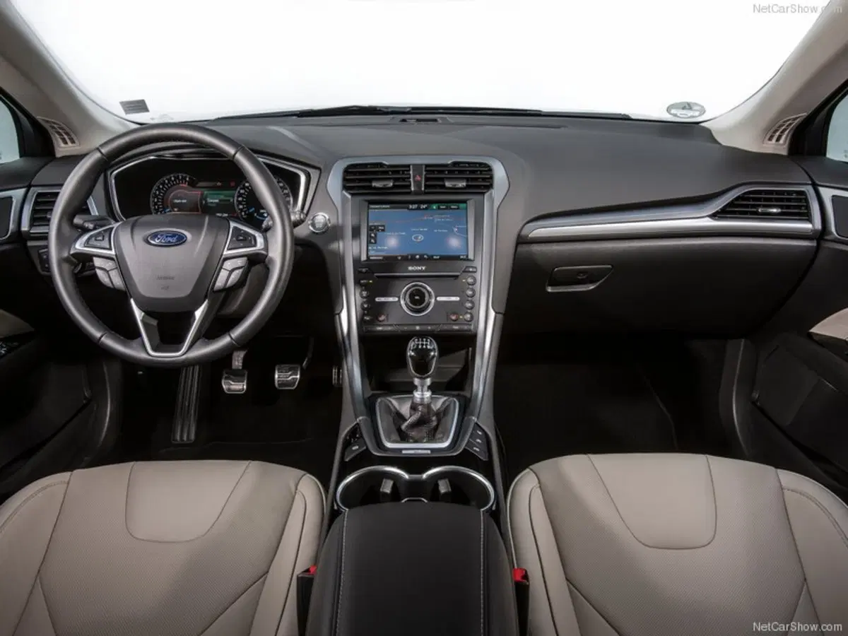 Ford Mondeo Station Wagon Full Hybrid 2.0 187 CV eCVT SW ST-Line Business (13)