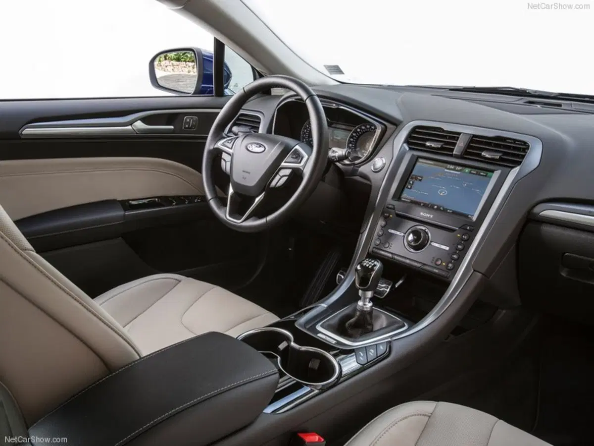 Ford Mondeo Station Wagon Full Hybrid 2.0 187 CV eCVT SW ST-Line Business (12)