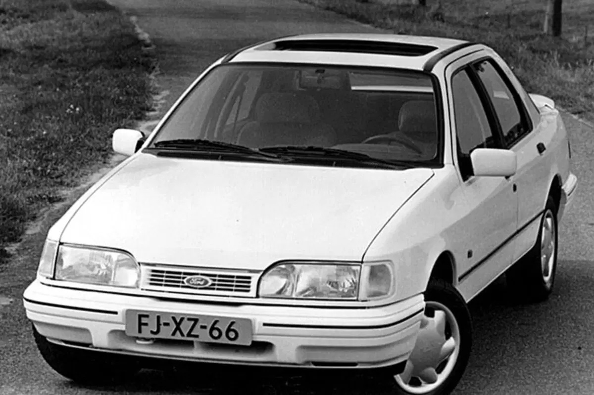 Ford Sierra 2.0i 4 porte Ghia (3)