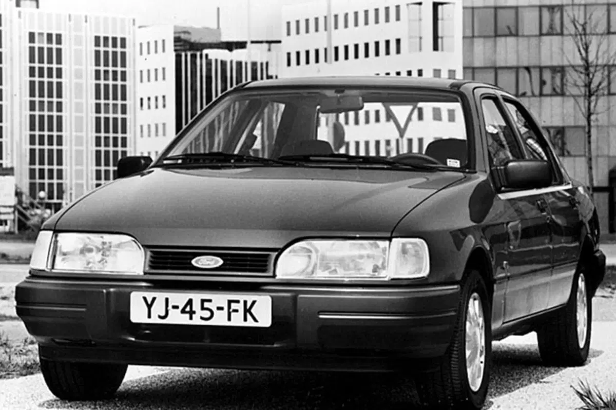 Ford Sierra 2.0i 4 porte Ghia (6)