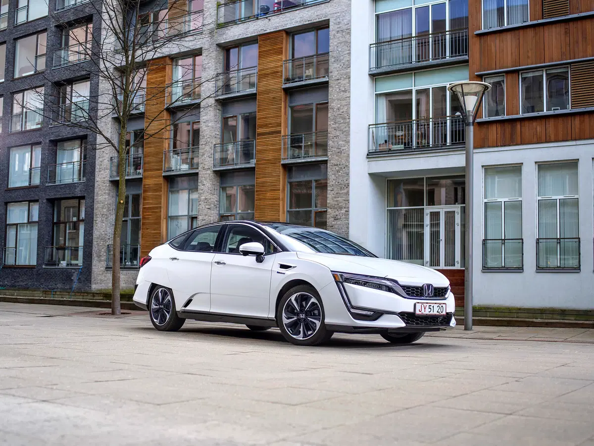 Honda FCX Clarity, l'auto ad idrogeno che emette solo acqua