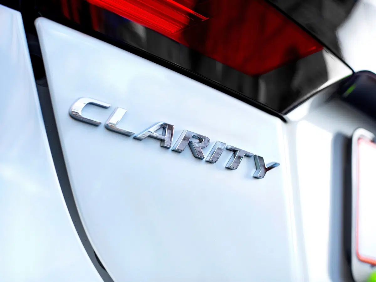 Honda FCX Clarity, l'auto ad idrogeno che emette solo acqua (3)