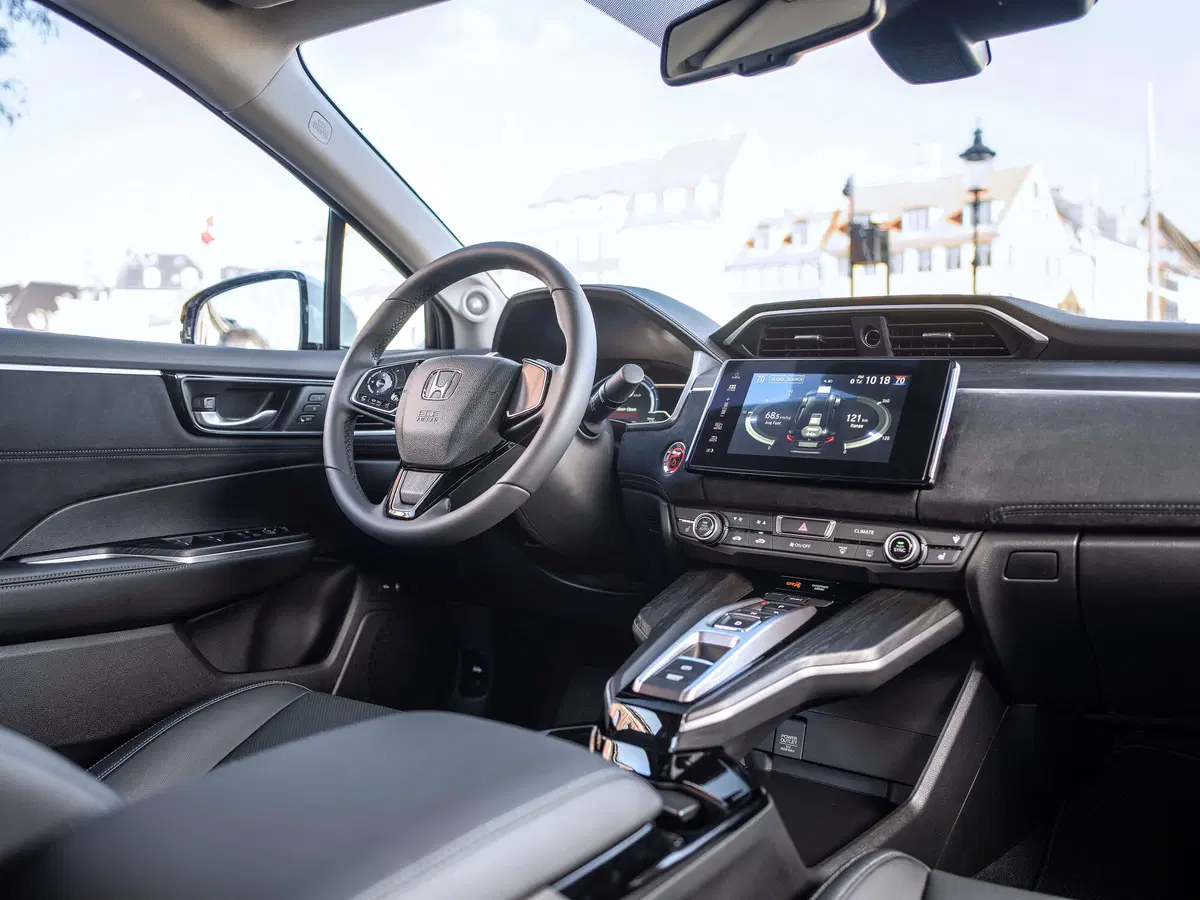 Honda FCX Clarity, l'auto ad idrogeno che emette solo acqua (5)