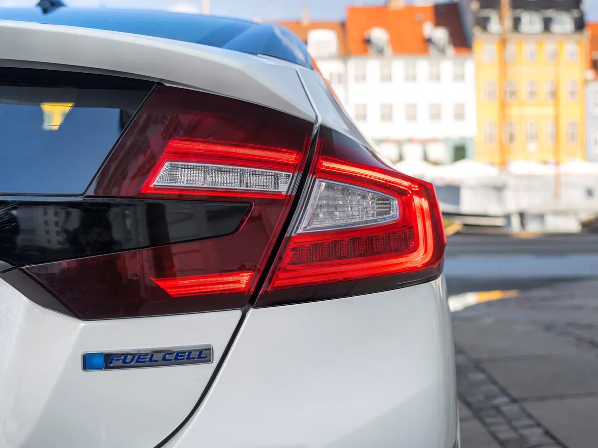 Honda FCX Clarity, l'auto ad idrogeno che emette solo acqua (6)