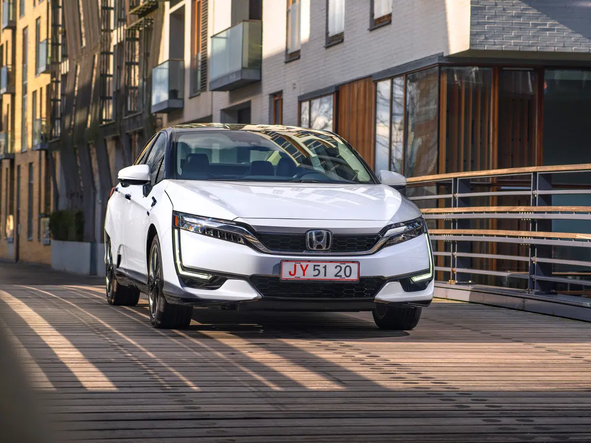 Honda FCX Clarity, l'auto ad idrogeno che emette solo acqua (7)