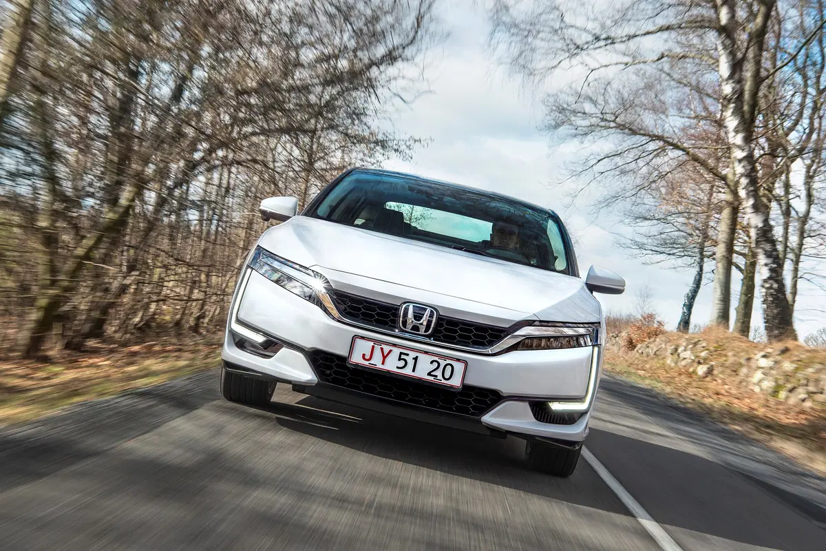 Honda FCX Clarity, l'auto ad idrogeno che emette solo acqua (11)