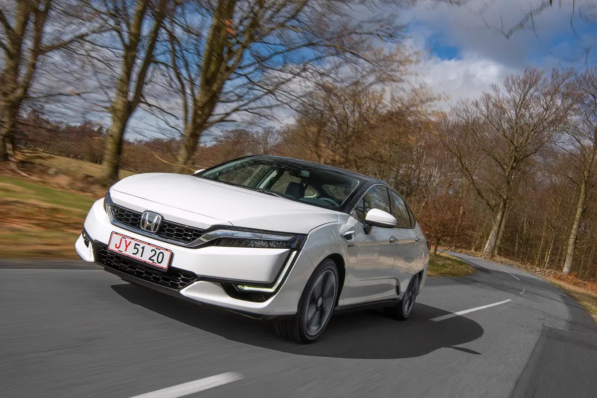 Honda FCX Clarity, l'auto ad idrogeno che emette solo acqua (14)