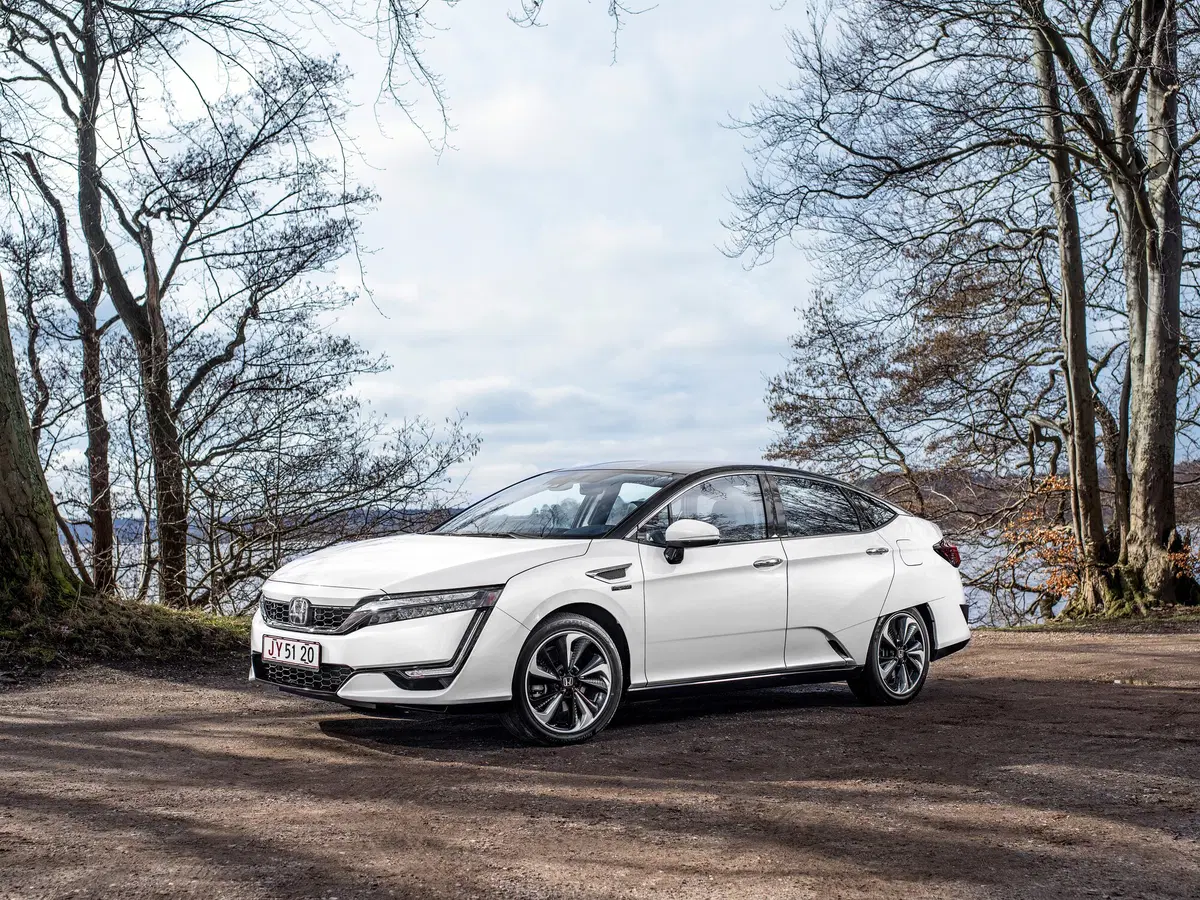 Honda FCX Clarity, l'auto ad idrogeno che emette solo acqua (20)