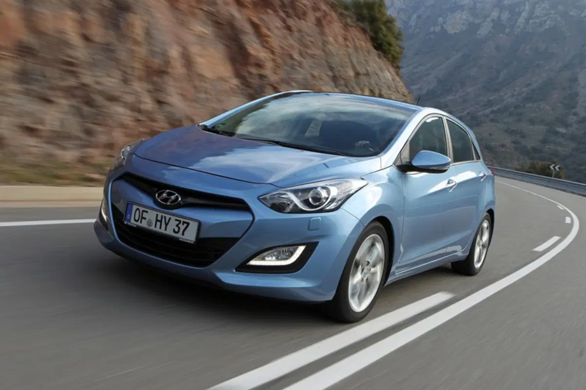 Hyundai i30 1.6 CRDi 5p. Comfort Plus (9)