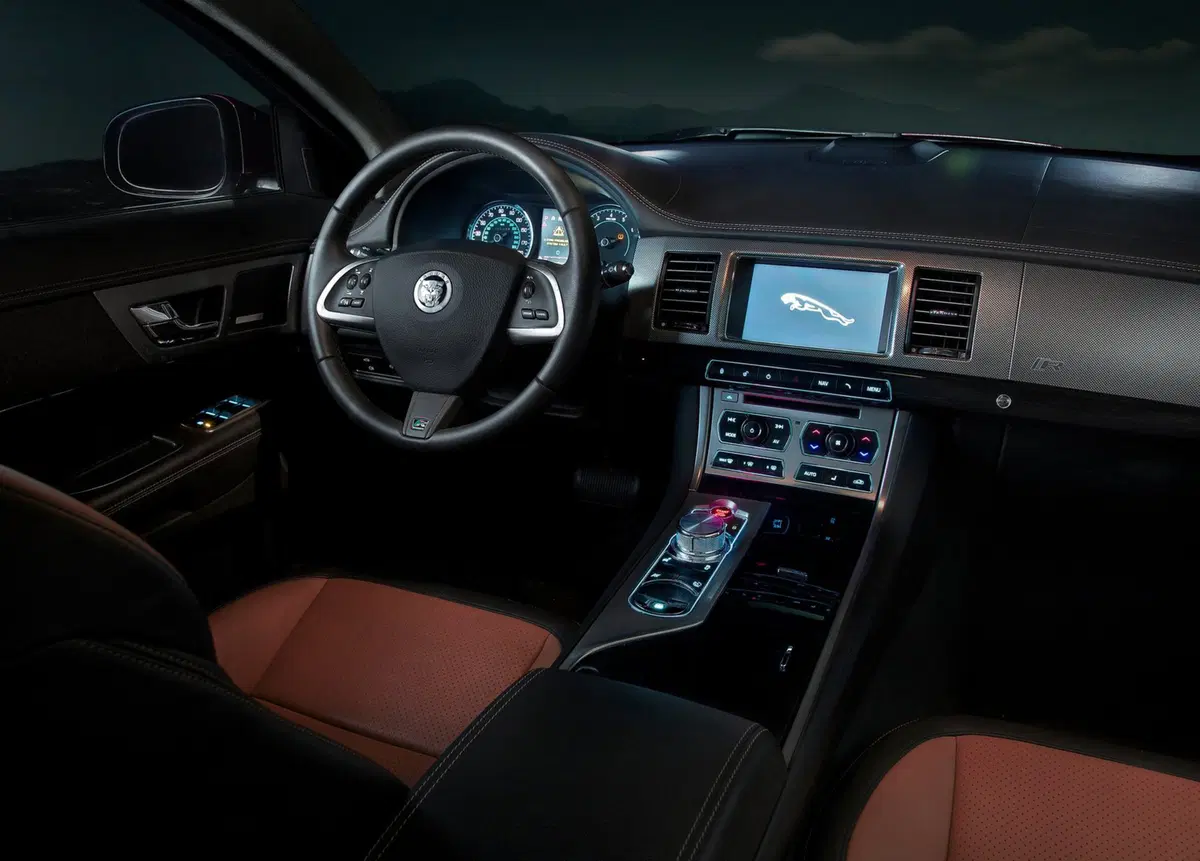 Jaguar XFR (2009-15) (8)