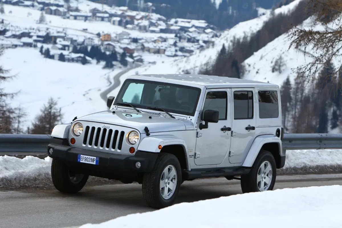 Jeep Wrangler Unlimited 2.8 CRD DPF Sahara Auto (2)