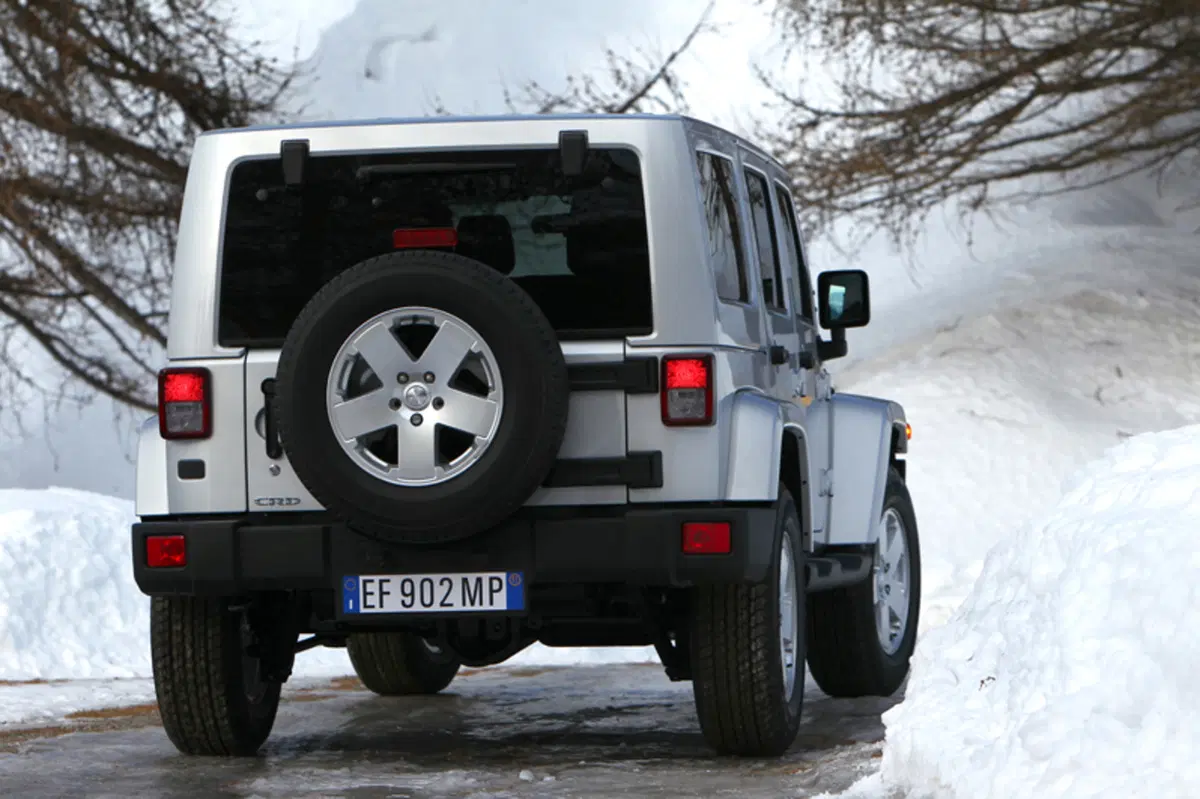 Jeep Wrangler Unlimited 2.8 CRD DPF Sahara Auto (4)