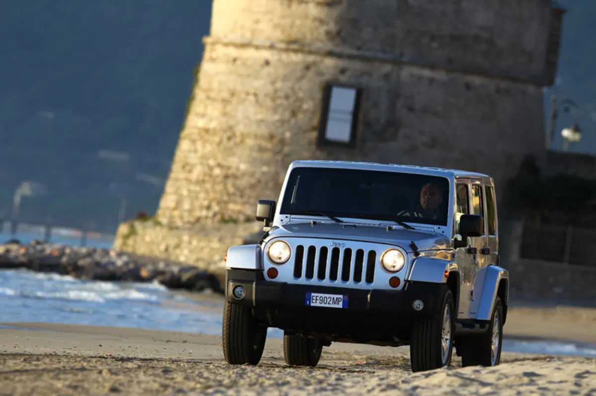 Jeep Wrangler Unlimited 2.8 CRD DPF Sahara Auto (6)