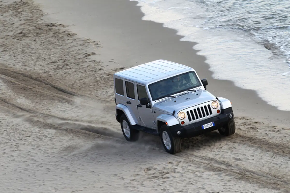 Jeep Wrangler Unlimited 2.8 CRD DPF Sahara Auto (3)