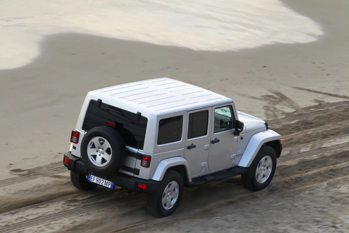 Jeep Wrangler Unlimited 2.8 CRD DPF Sahara Auto (8)