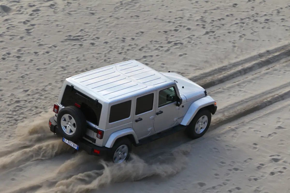 Jeep Wrangler Unlimited 2.8 CRD DPF Sahara Auto (10)