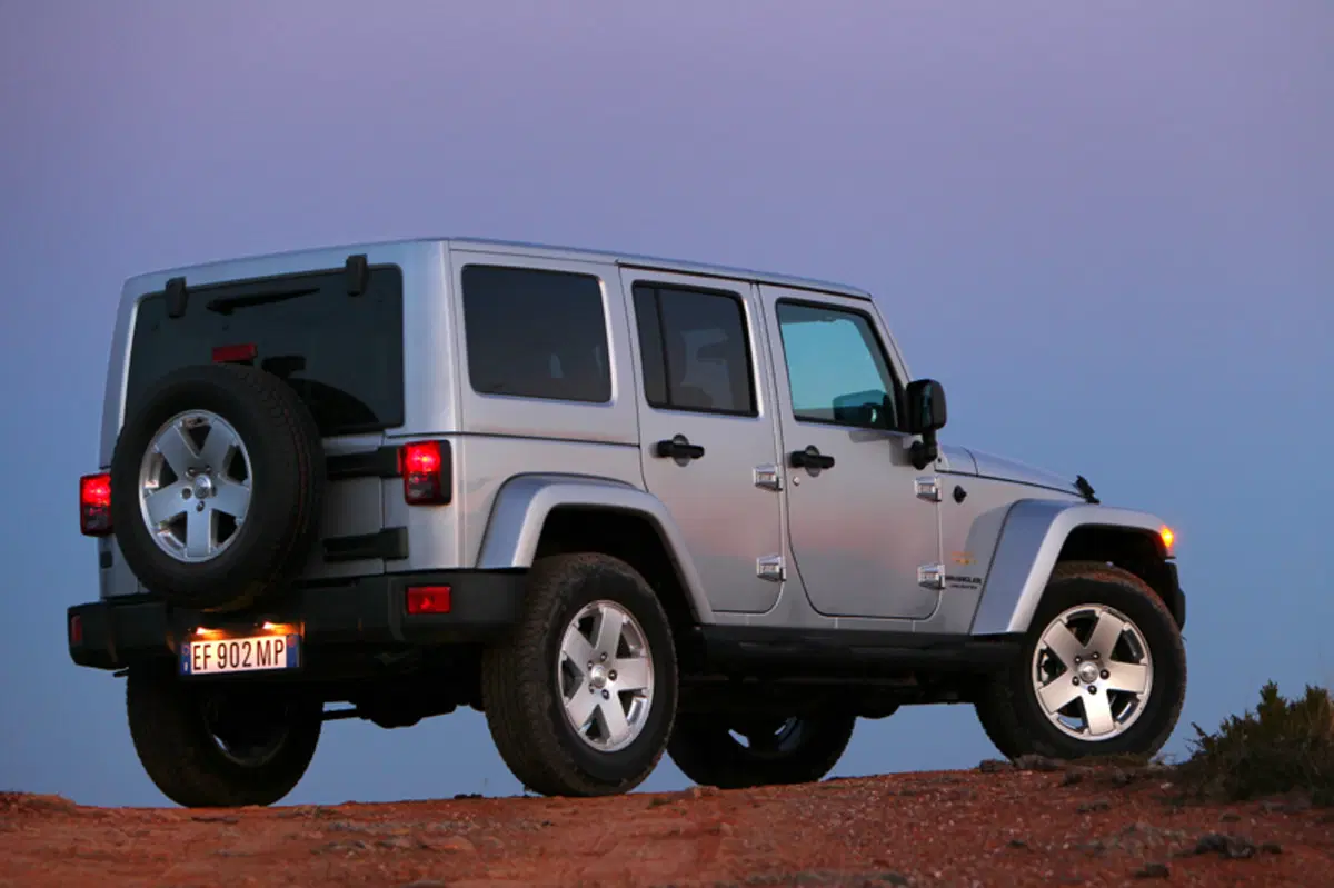 Jeep Wrangler Unlimited 2.8 CRD DPF Sahara Auto (13)