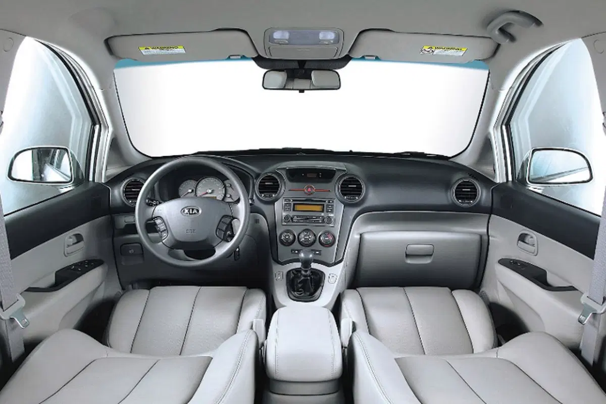 Kia Carens (2006-10) (9)