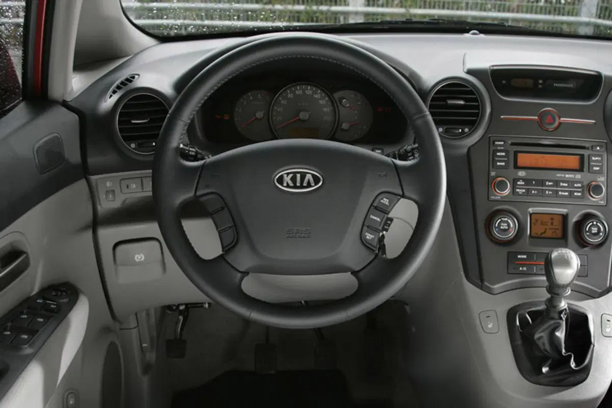 Kia Carens (2006-10) (10)