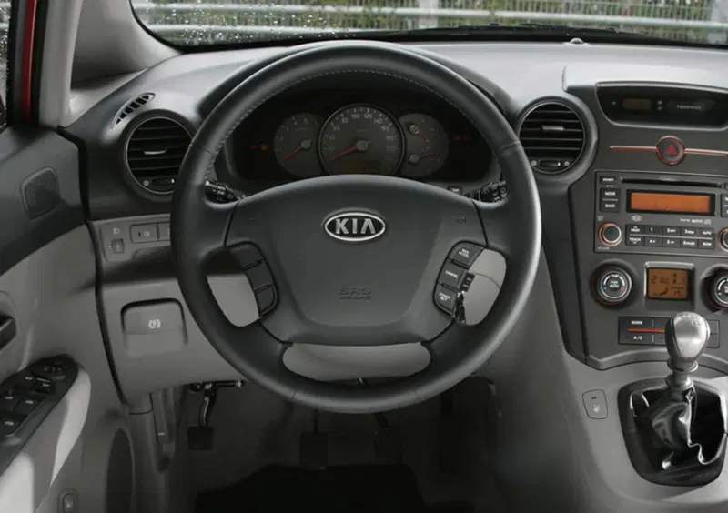 Kia Carens (2006-10) (10)