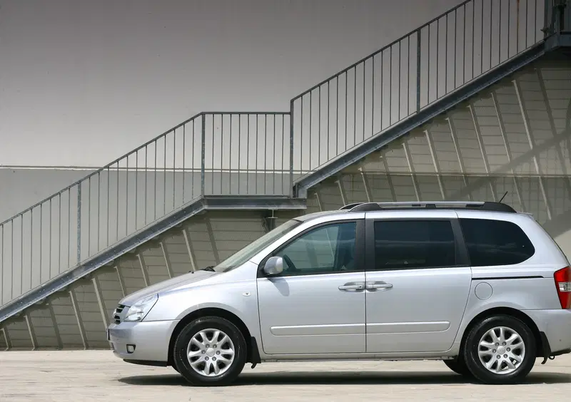 Kia Carnival (2006-10) (2)