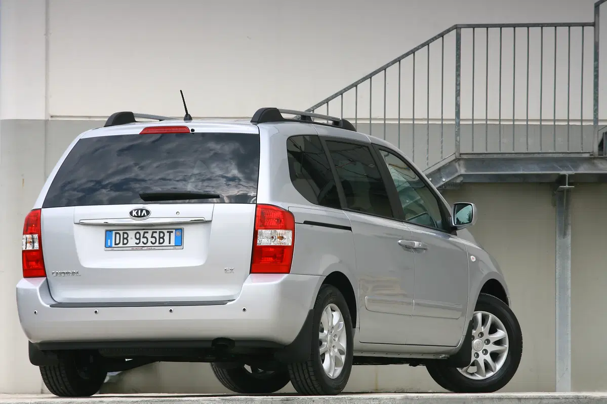 Kia Carnival (2006-10) (3)