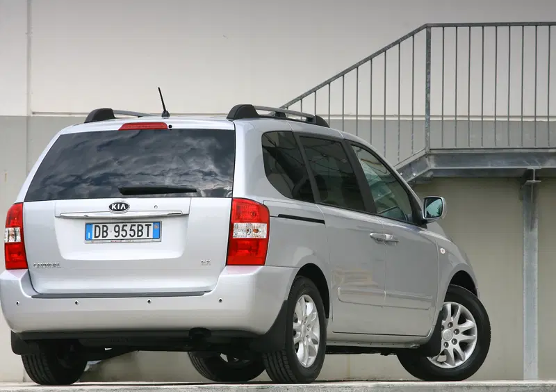 Kia Carnival (2006-10) (3)