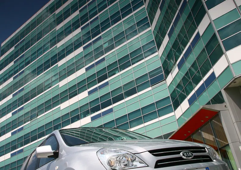 Kia Carnival (2006-10) (4)