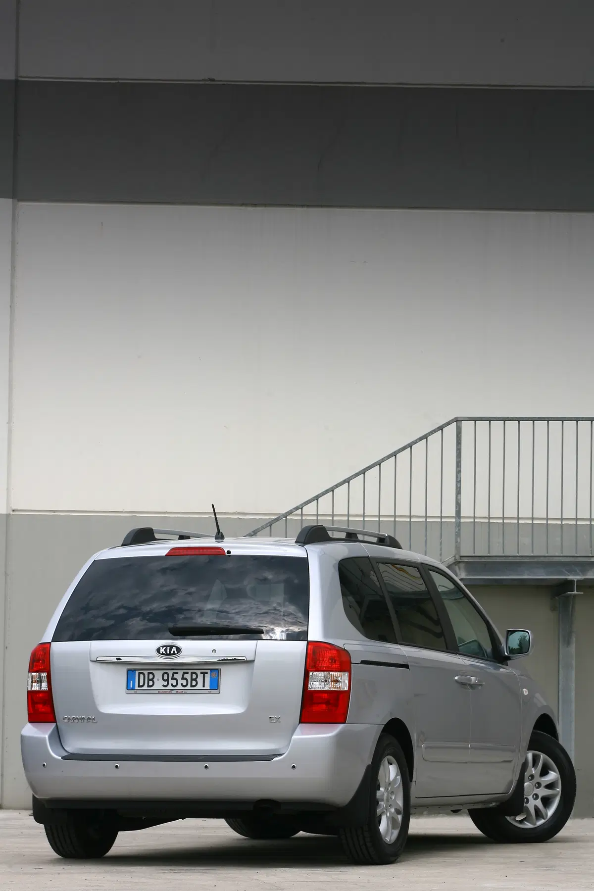 Kia Carnival (2006-10) (5)