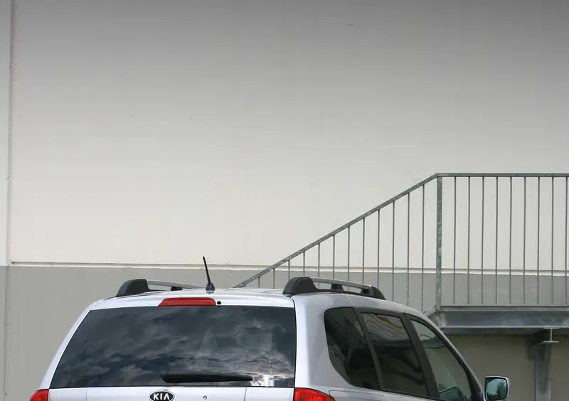 Kia Carnival (2006-10) (5)