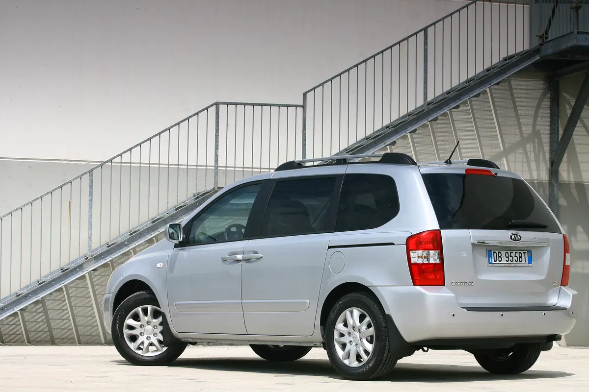 Kia Carnival (2006-10) (6)