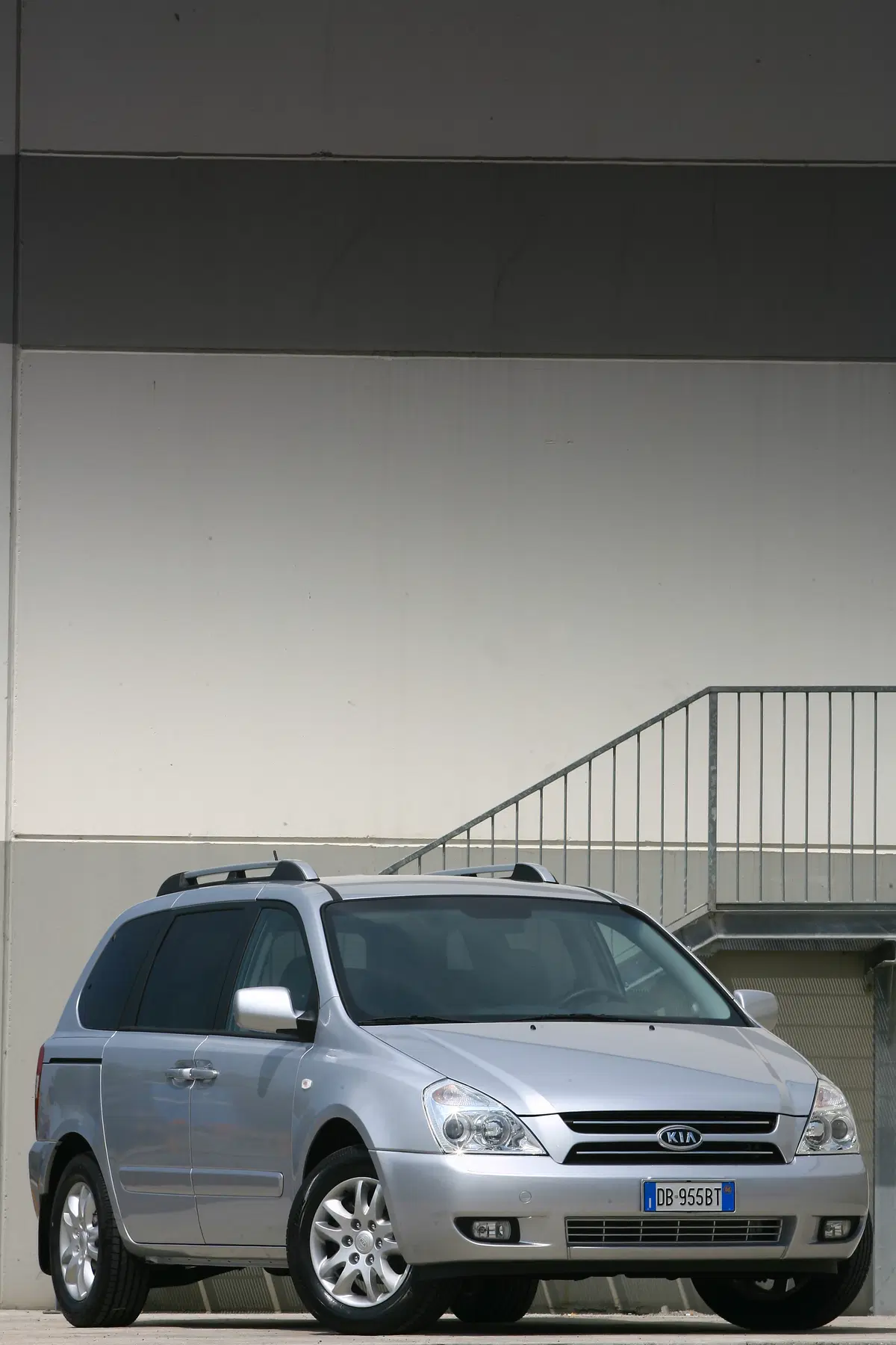 Kia Carnival (2006-10) (7)