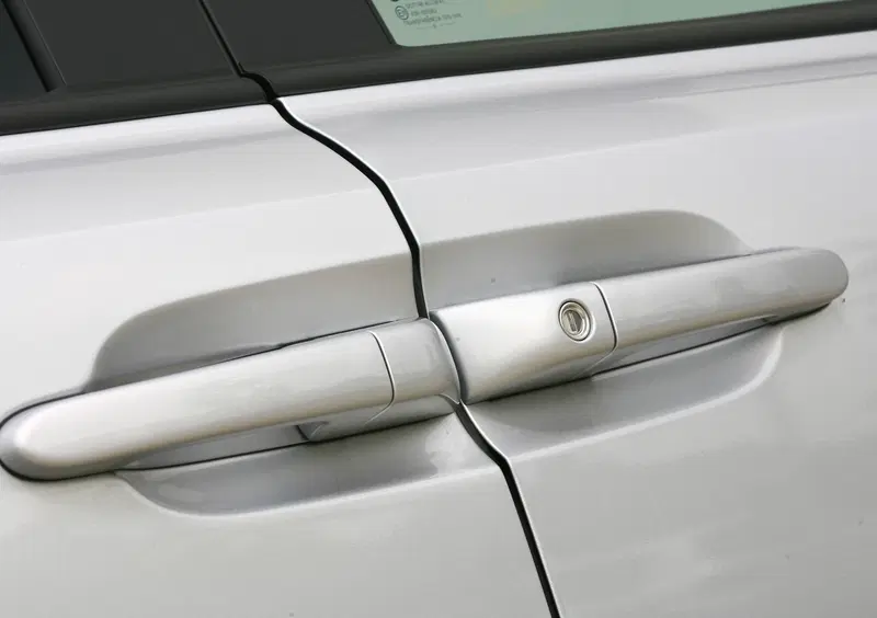 Kia Carnival (2006-10) (11)